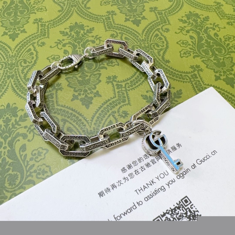 G*u*i bracelets